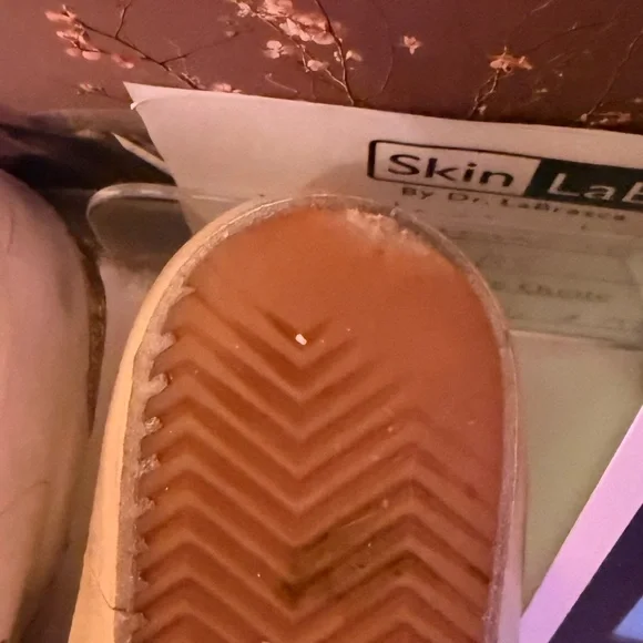 Authentic GOLDEN GOOSE Old School Low Top Velcro Sneakers - White/Gold - 37 - Picture 16 of 16